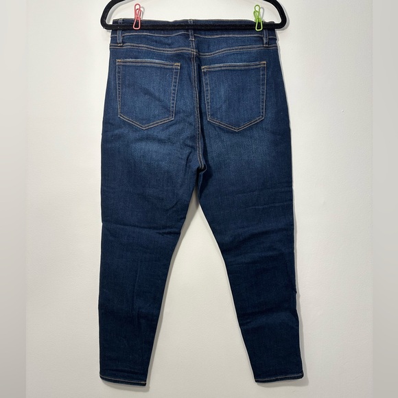 NWOT LOFT High Rise Skinny Jeans Size 31P in Vintage Dark Wash - Picture 2 of 3